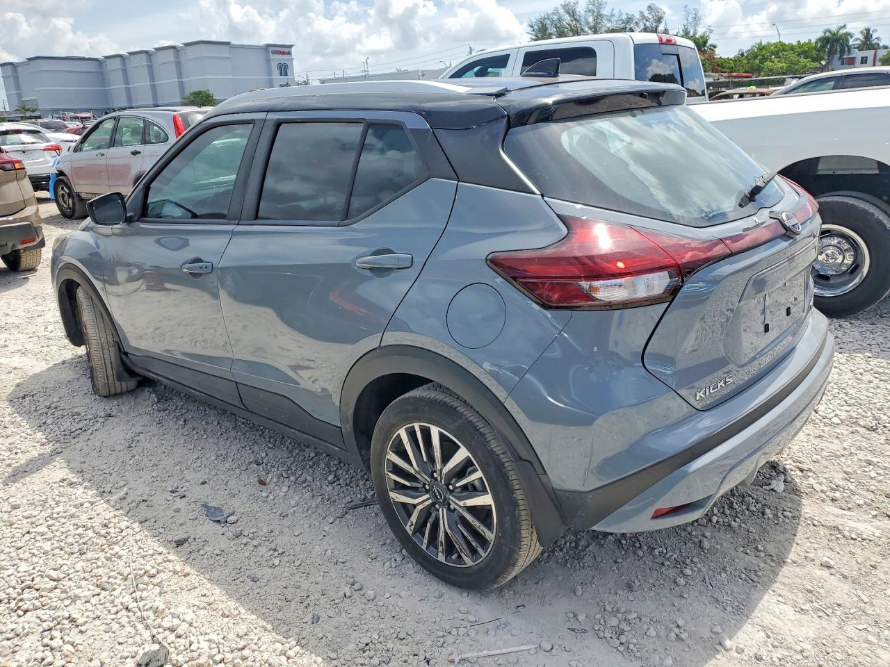 2023 Nissan Kicks Sv - Image 2