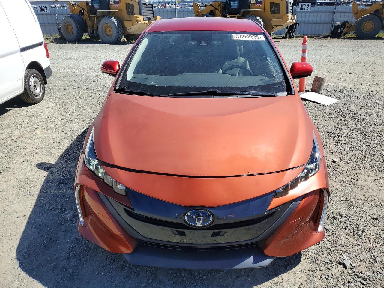 2017 Toyota Prius Prime Premium - Image 5