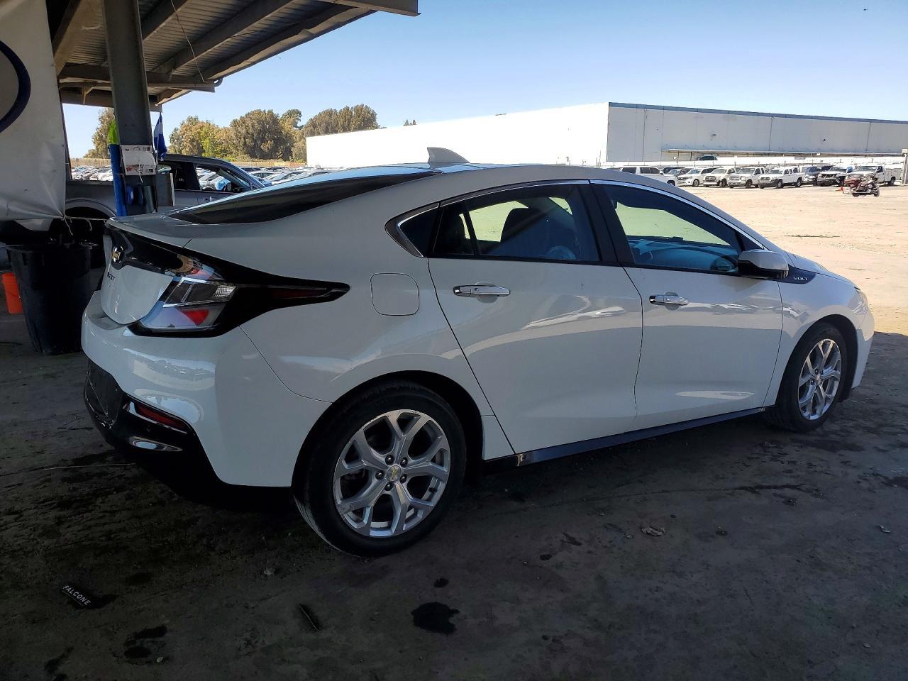 2017 Chevrolet Volt Premier - Image 3