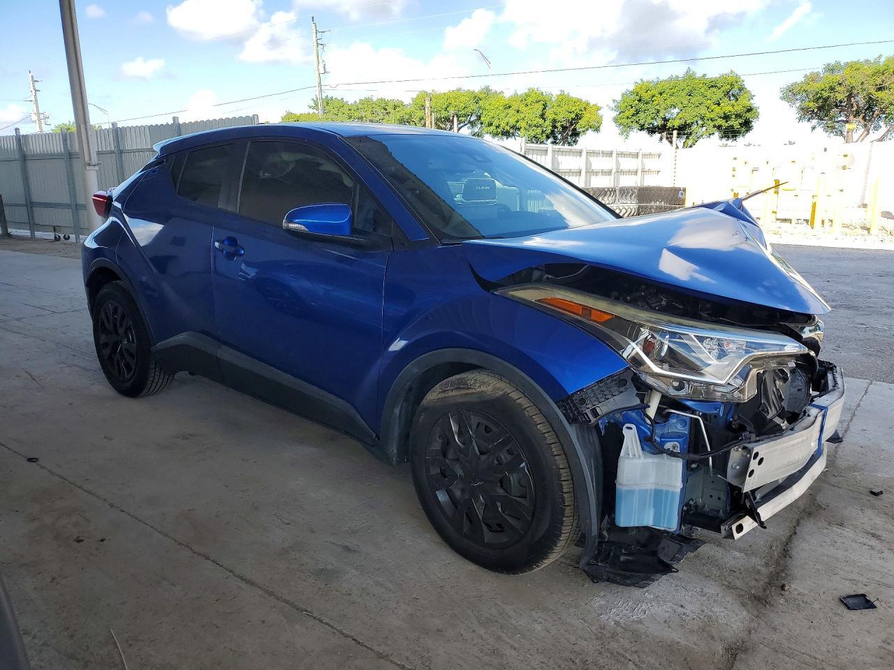 2019 Toyota C-Hr Le - Image 4