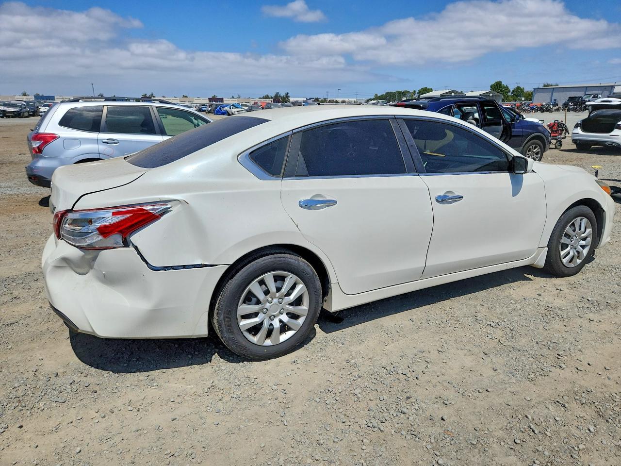 2016 Nissan Altima 2.5 S - Фото 3