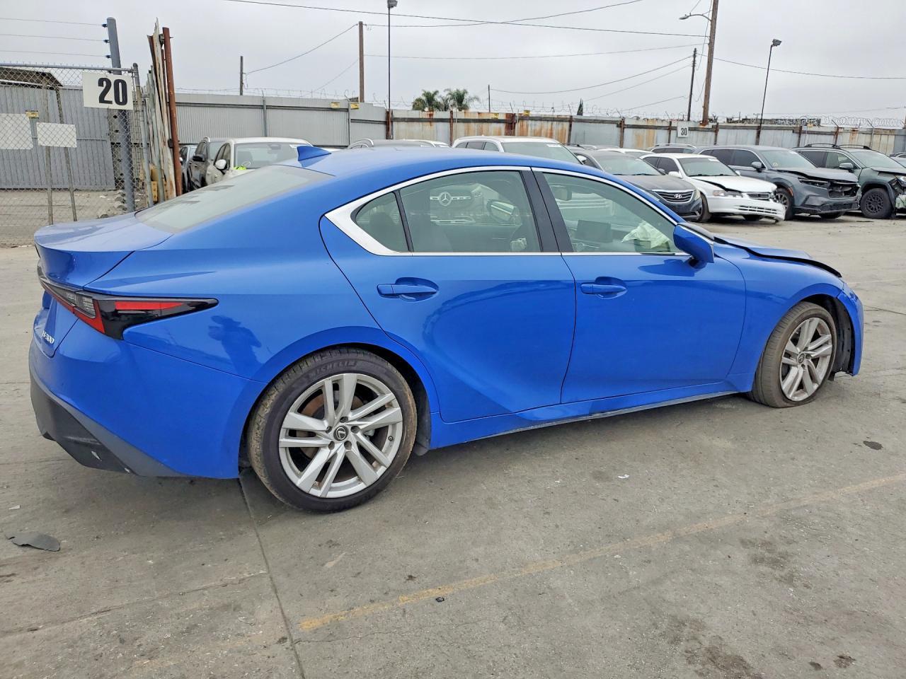 2021 Lexus Is 300 - Image 3