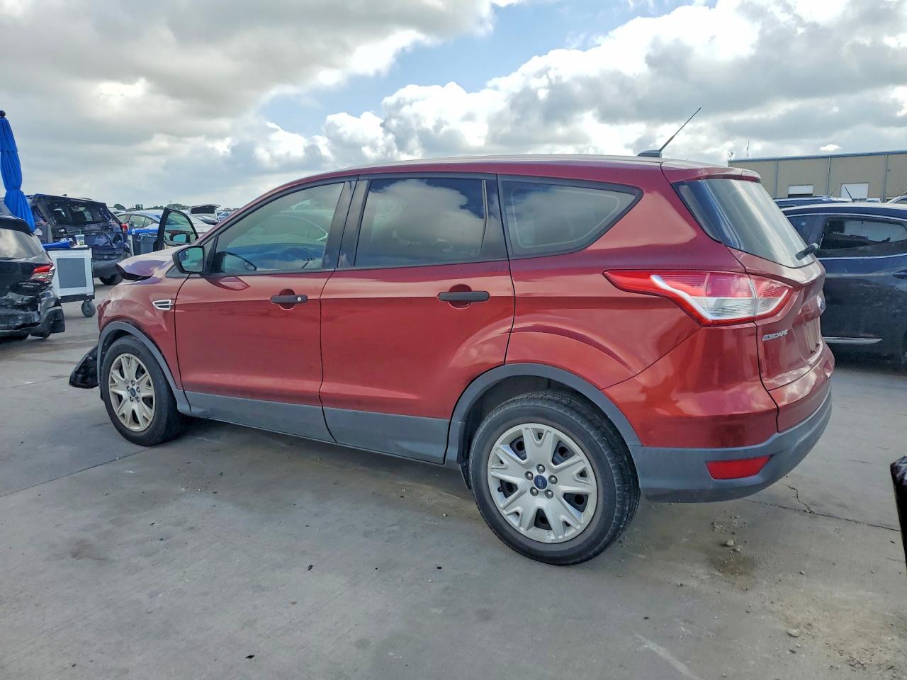 2016 Ford Escape S - Фото 2