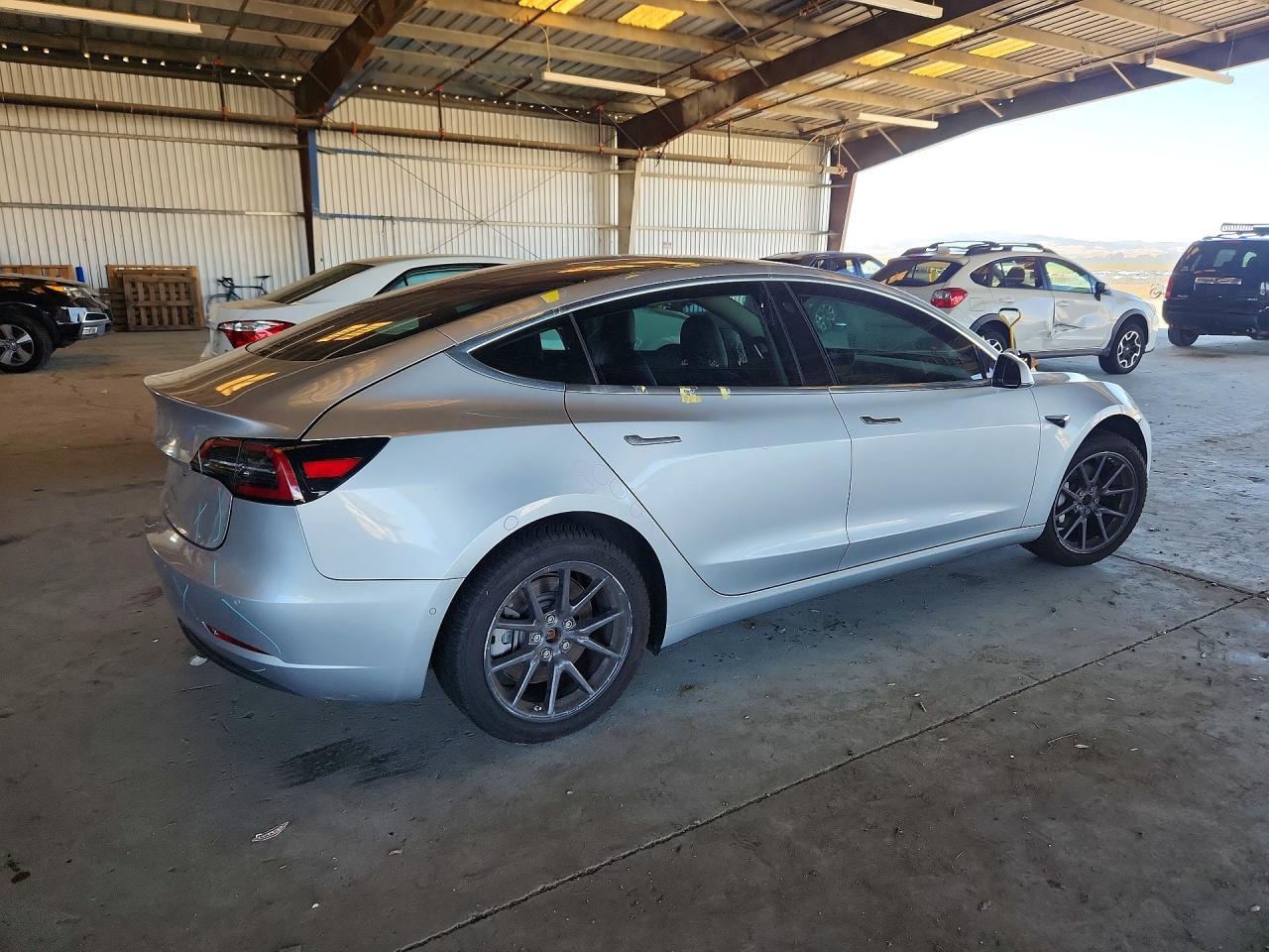 2018 Tesla Model 3 - Image 3