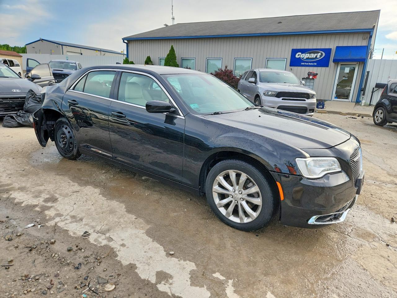 2016 Chrysler 300 Limited - Фото 4
