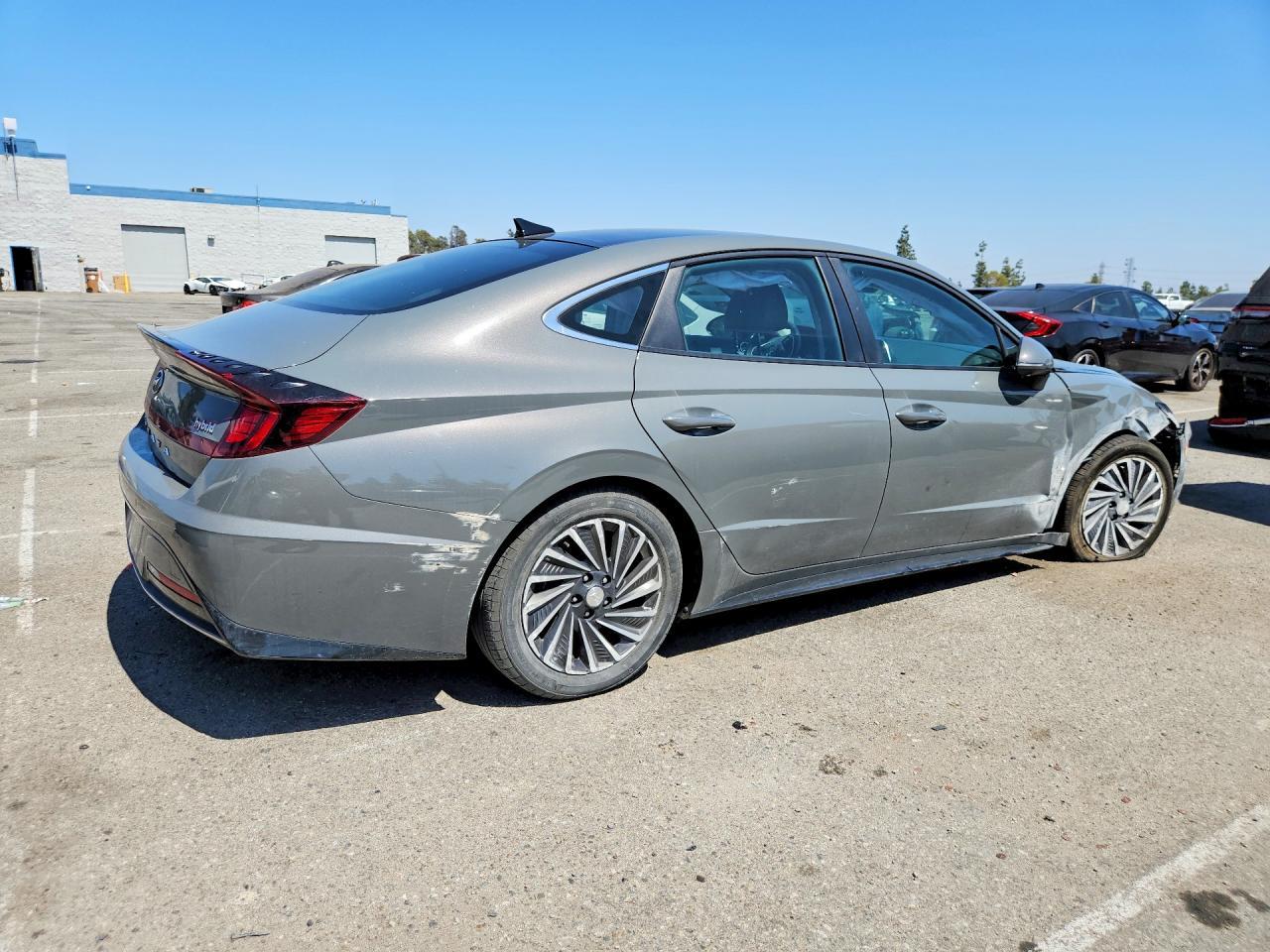 2022 Hyundai Sonata Hybrid Limited - Image 3