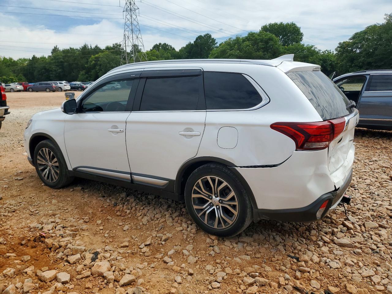 2017 Mitsubishi Outlander Se - Фото 2