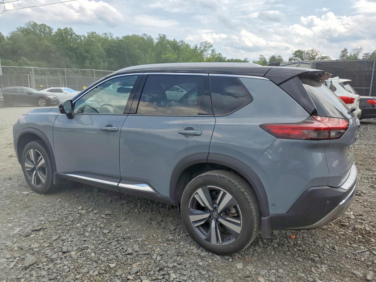 2021 Nissan Rogue Platinum - Фото 2