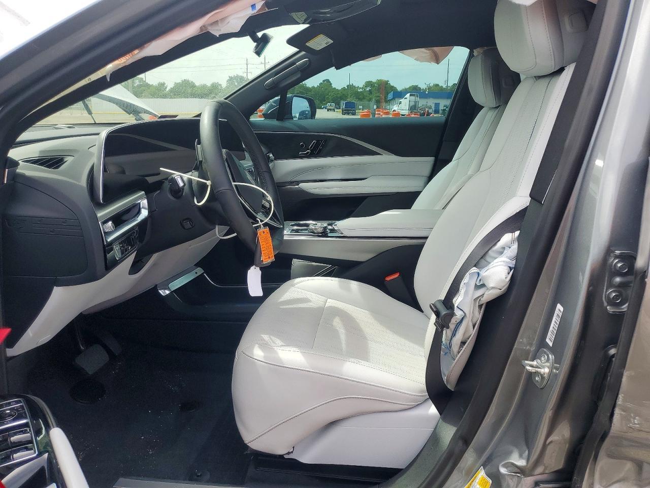 2025 Cadillac Lyriq Luxury - Image 7