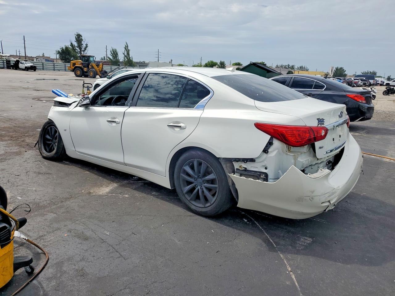 2014 Infiniti Q50 Premium - Image 2