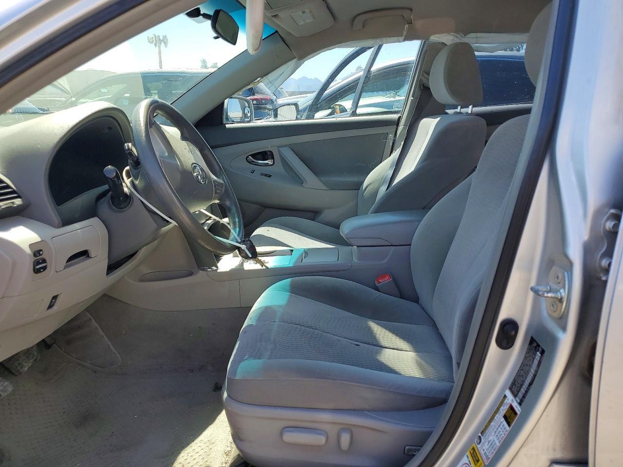 2010 Toyota Camry Le - Фото 7