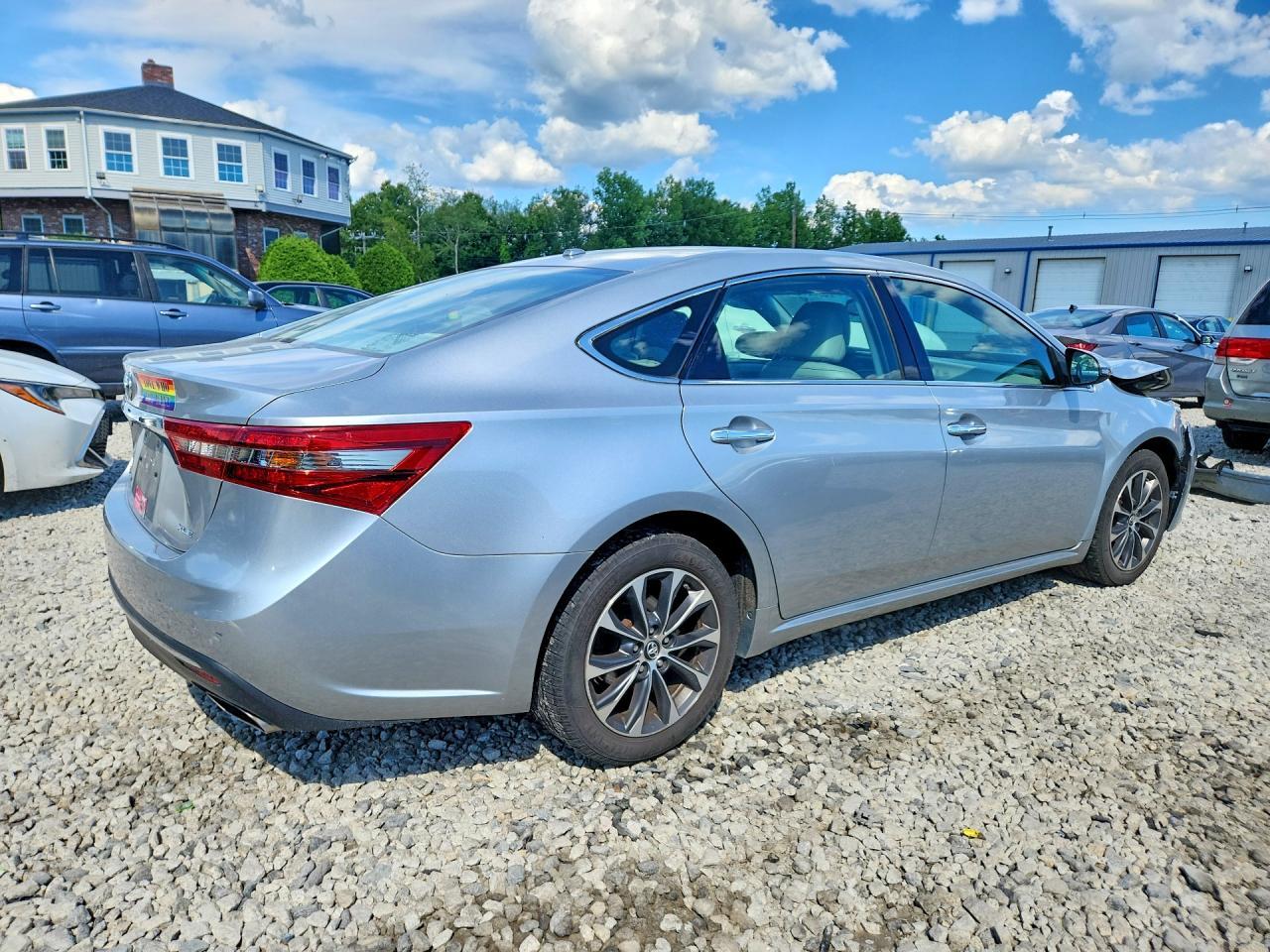 2016 Toyota Avalon Xle Premium - Image 3