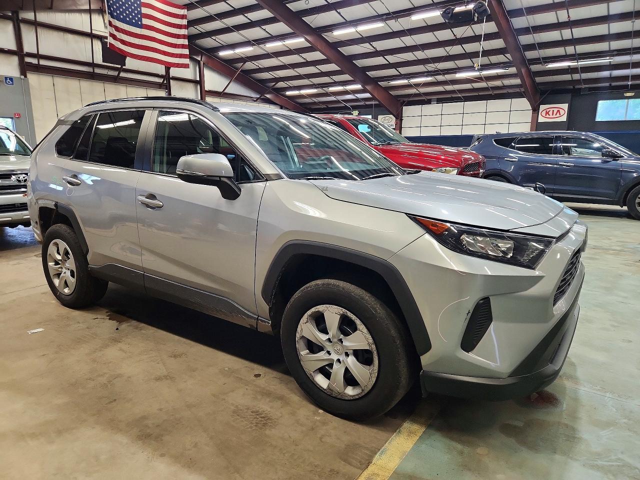 2020 Toyota Rav4 Le - Image 4