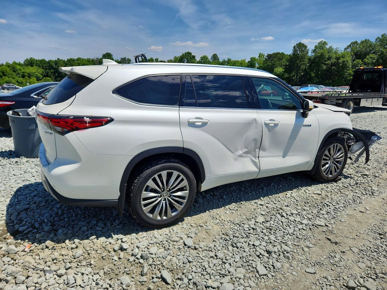 2021 Toyota Highlander Hybrid Platinum - Image 3