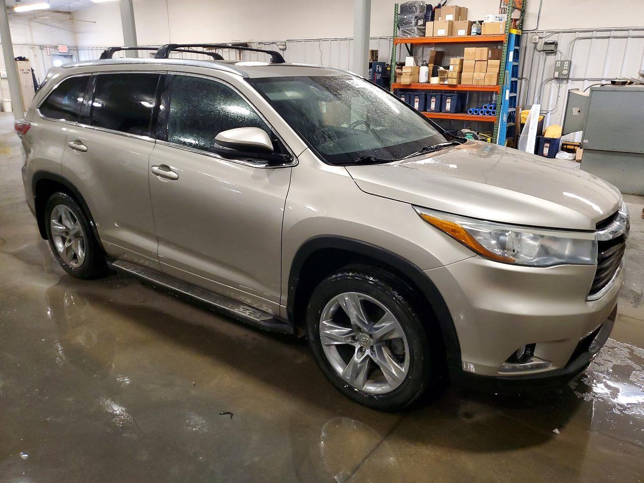 2015 Toyota Highlander Limited Platinum - Image 4