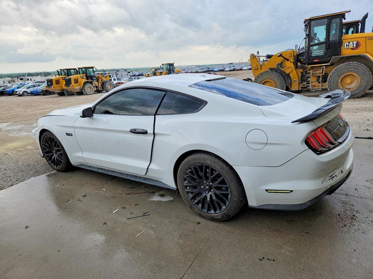 2019 Ford Mustang Gt - Фото 2