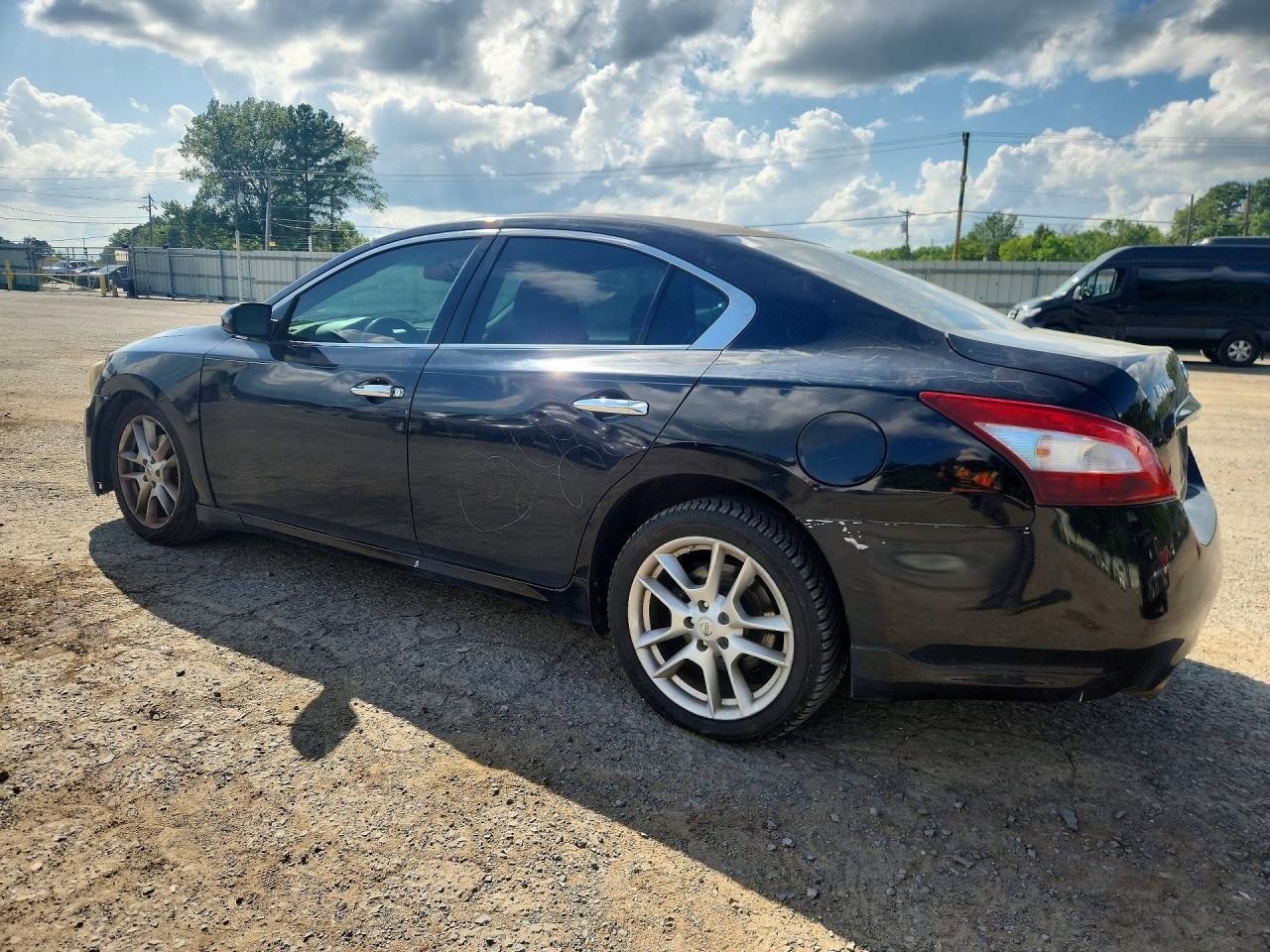 2011 Nissan Maxima 3.5 S - Image 2