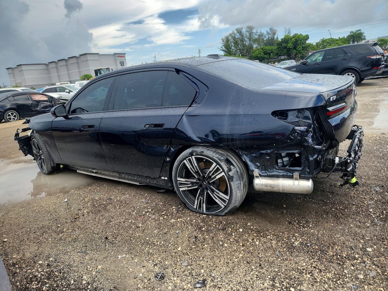 2025 BMW I7 xDrive60 - Фото 2