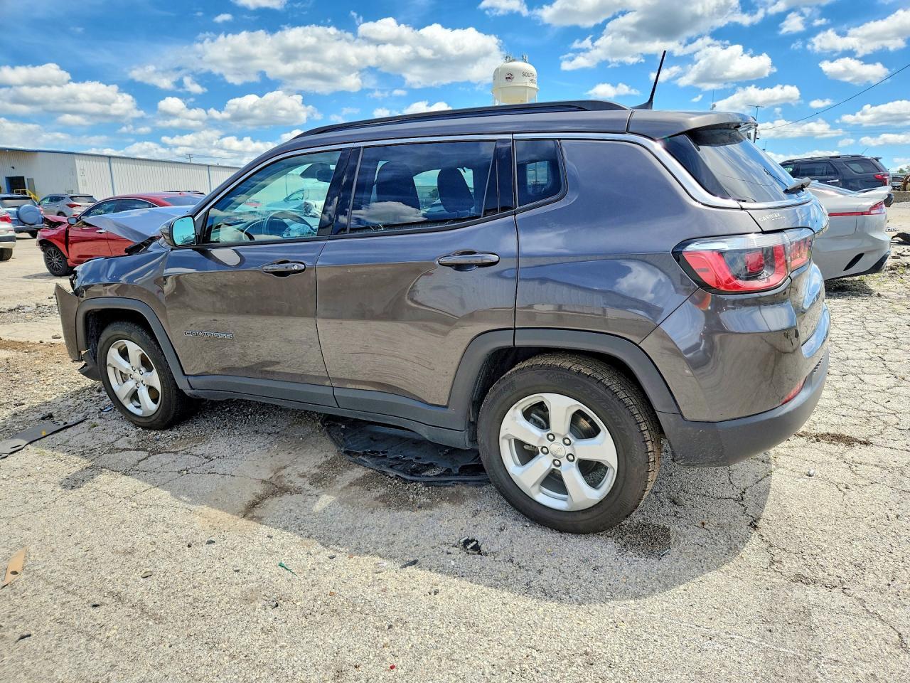2019 Jeep Compass Latitude - Image 2