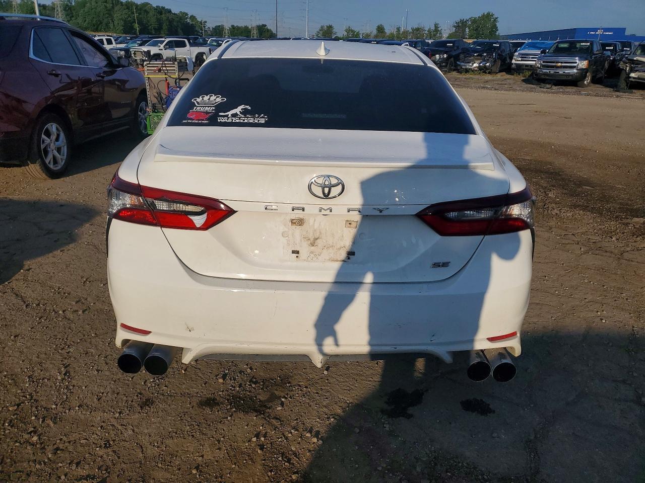 2021 Toyota Camry Se - Фото 6