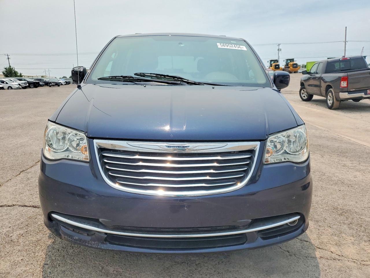 2012 Chrysler Town & Country Touring - Image 5