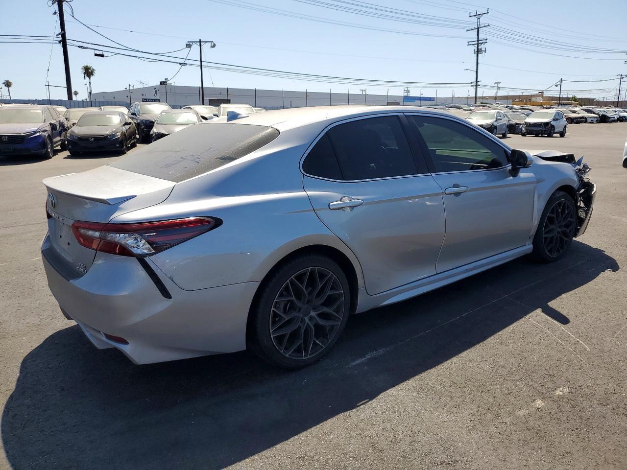 2022 Toyota Camry Xse - Фото 3