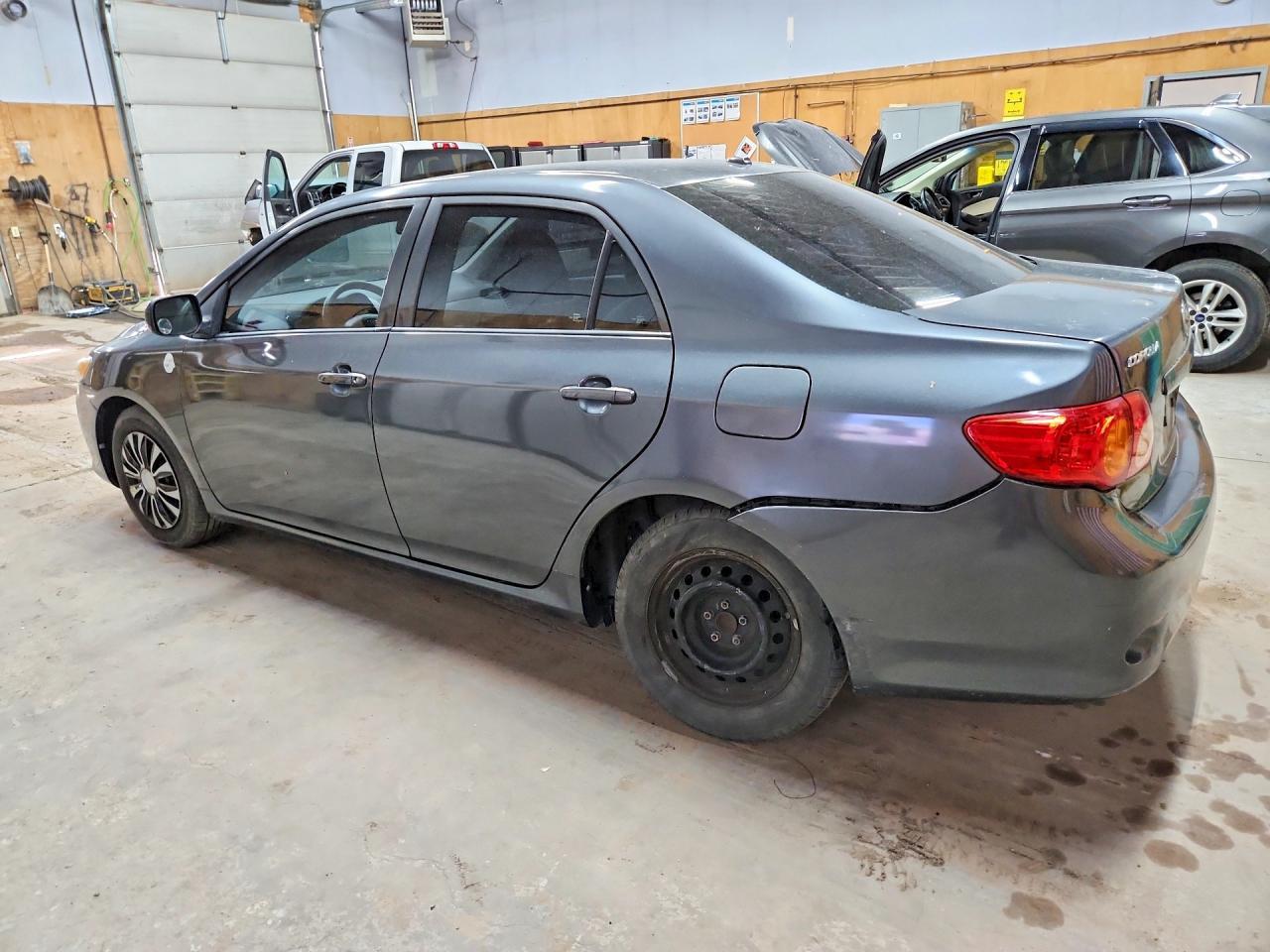 2010 Toyota Corolla Le - Фото 2