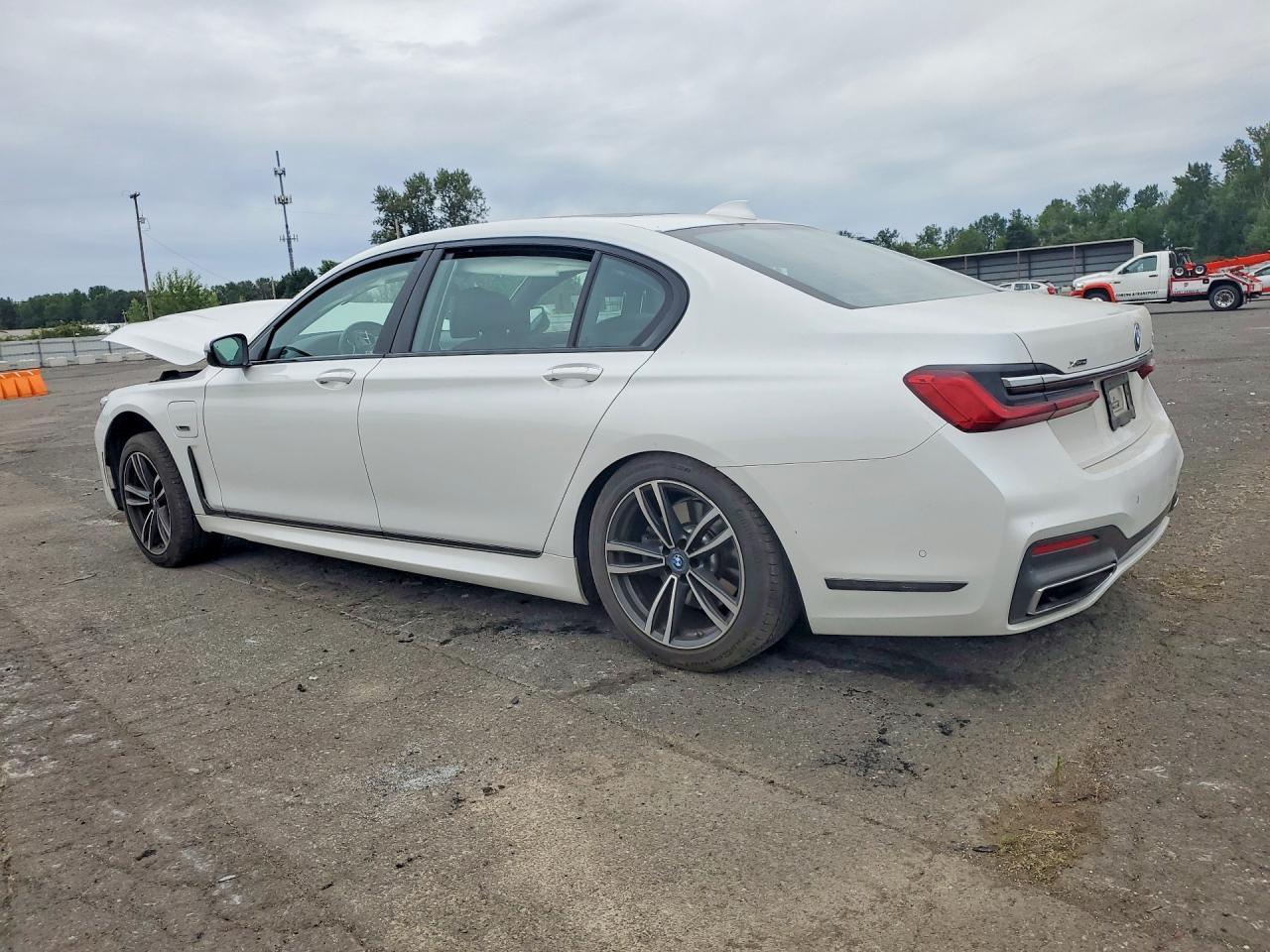 2022 BMW 745Xe - Фото 2