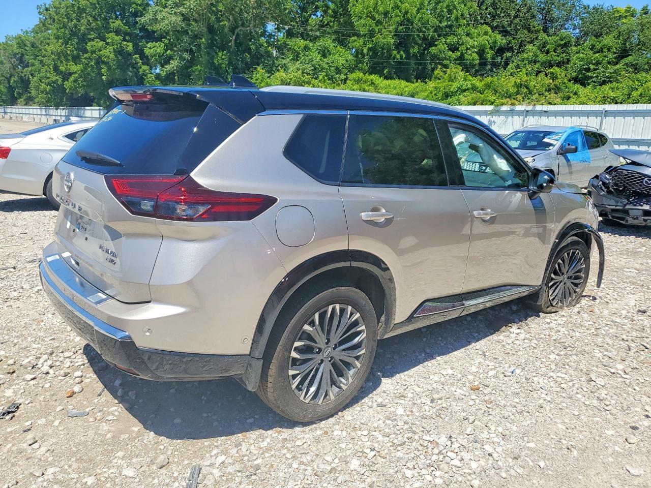 2026 Nissan Rogue Platinum - Image 3