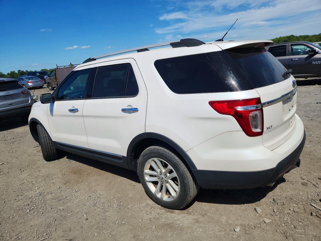 2015 Ford Explorer Xlt - Фото 2