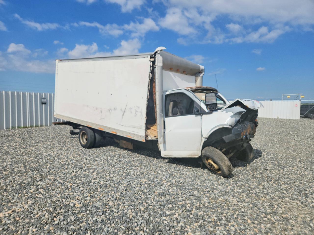 2006 GMC Savana Box Truck - Фото 4
