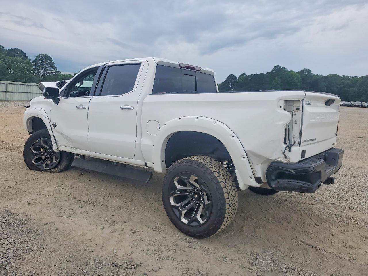 2020 Chevrolet 1500 - Image 2