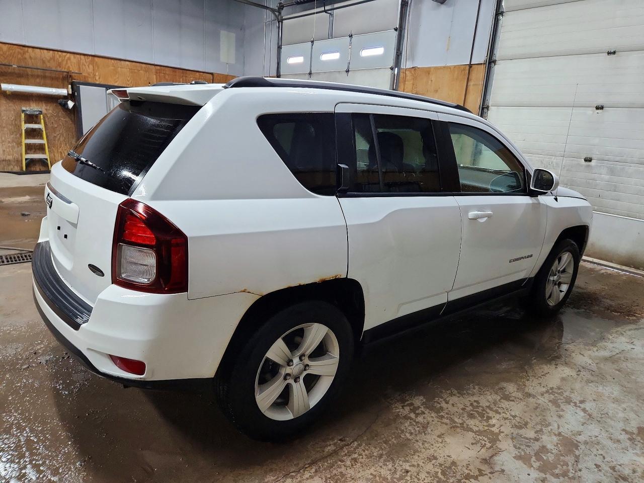 2015 Jeep Compass Latitude - Фото 3