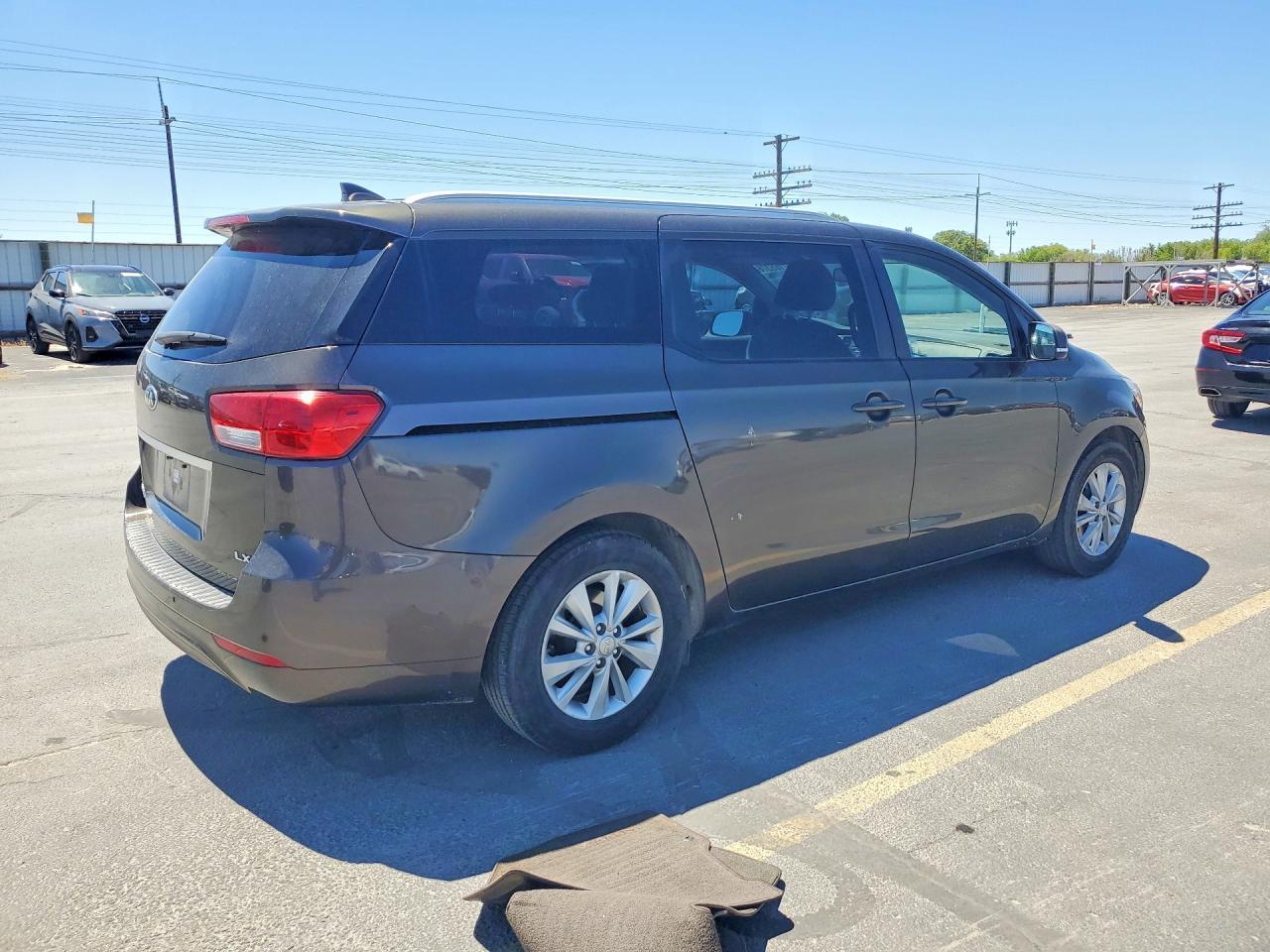 2015 Kia Sedona Lx - Image 3