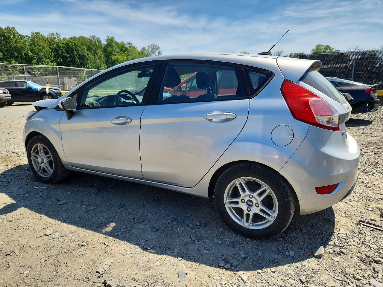 2019 Ford Fiesta Se - Фото 2