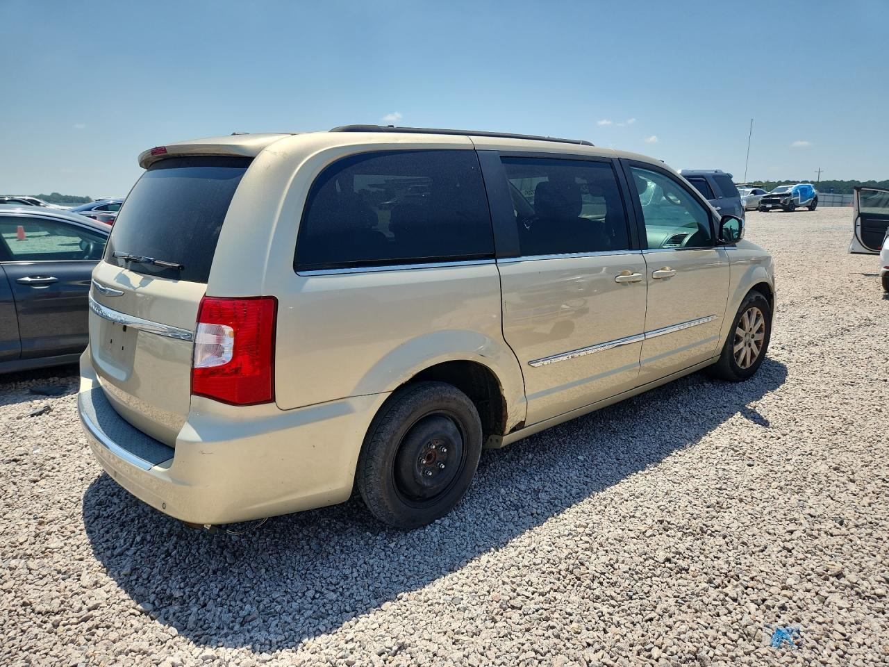 2011 Chrysler Town & Country Touring L - Image 3