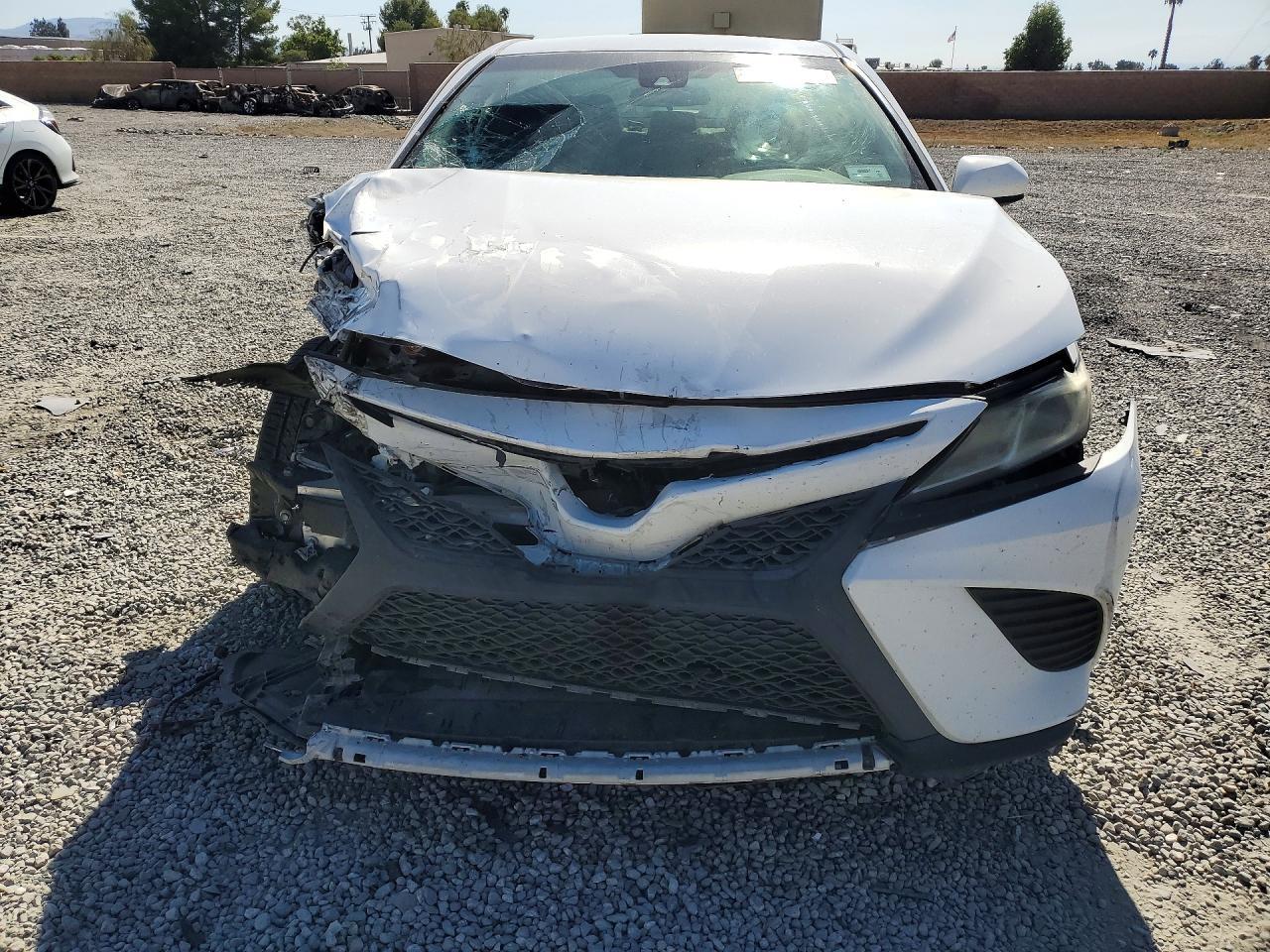 2018 Toyota Camry Se - Image 5