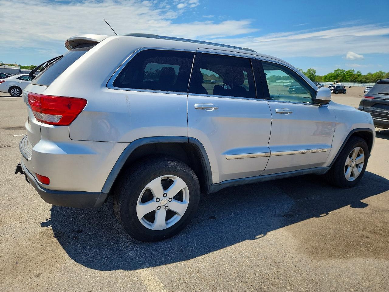 2011 Jeep Grand Cherokee - Image 3