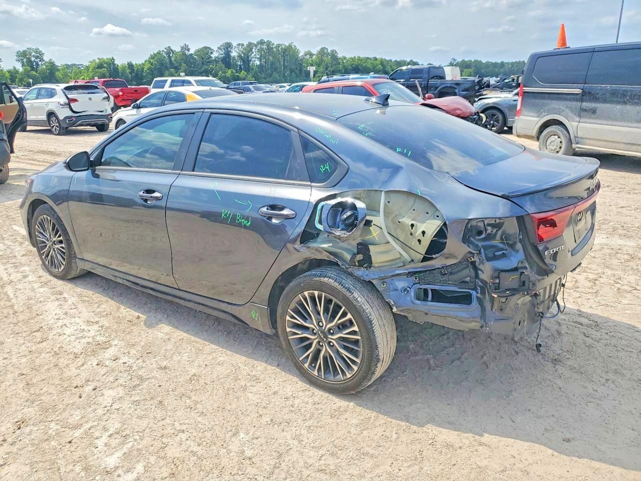2024 Kia Forte Gt Line - Фото 2