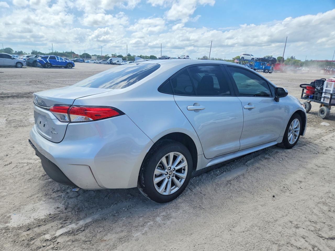 2026 Toyota Corolla Hybrid Le - Image 3