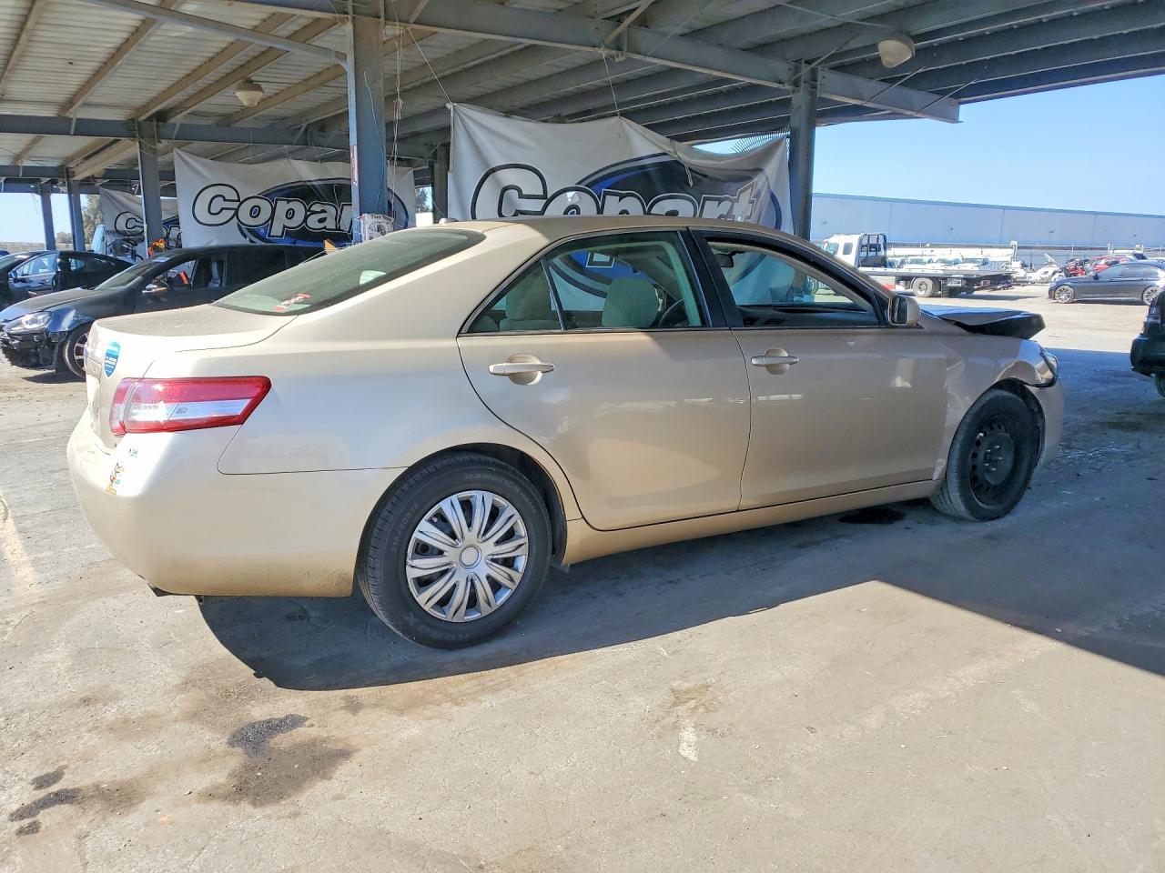 2010 Toyota Camry Le - Image 3