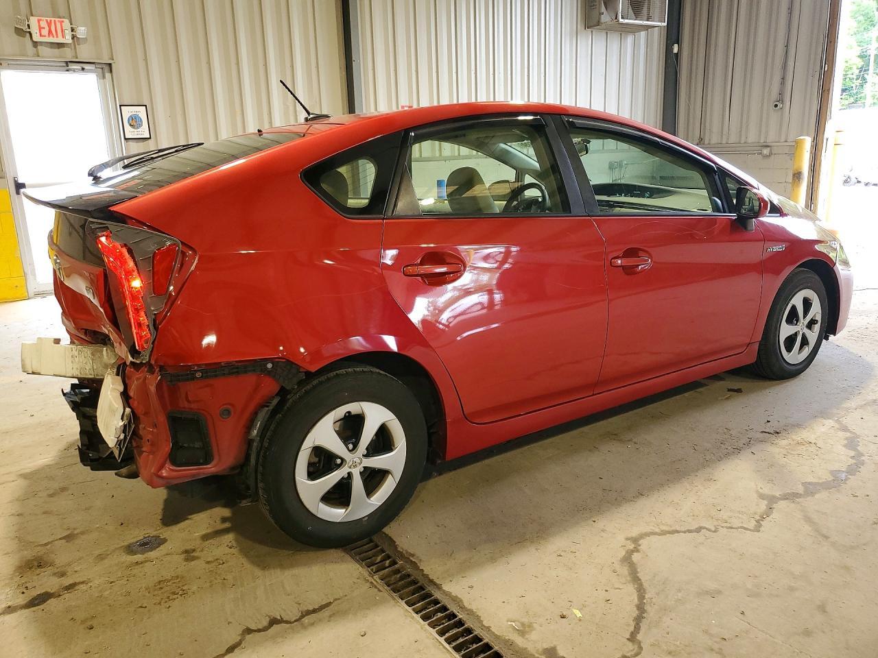 2013 Toyota Prius Three - Image 3