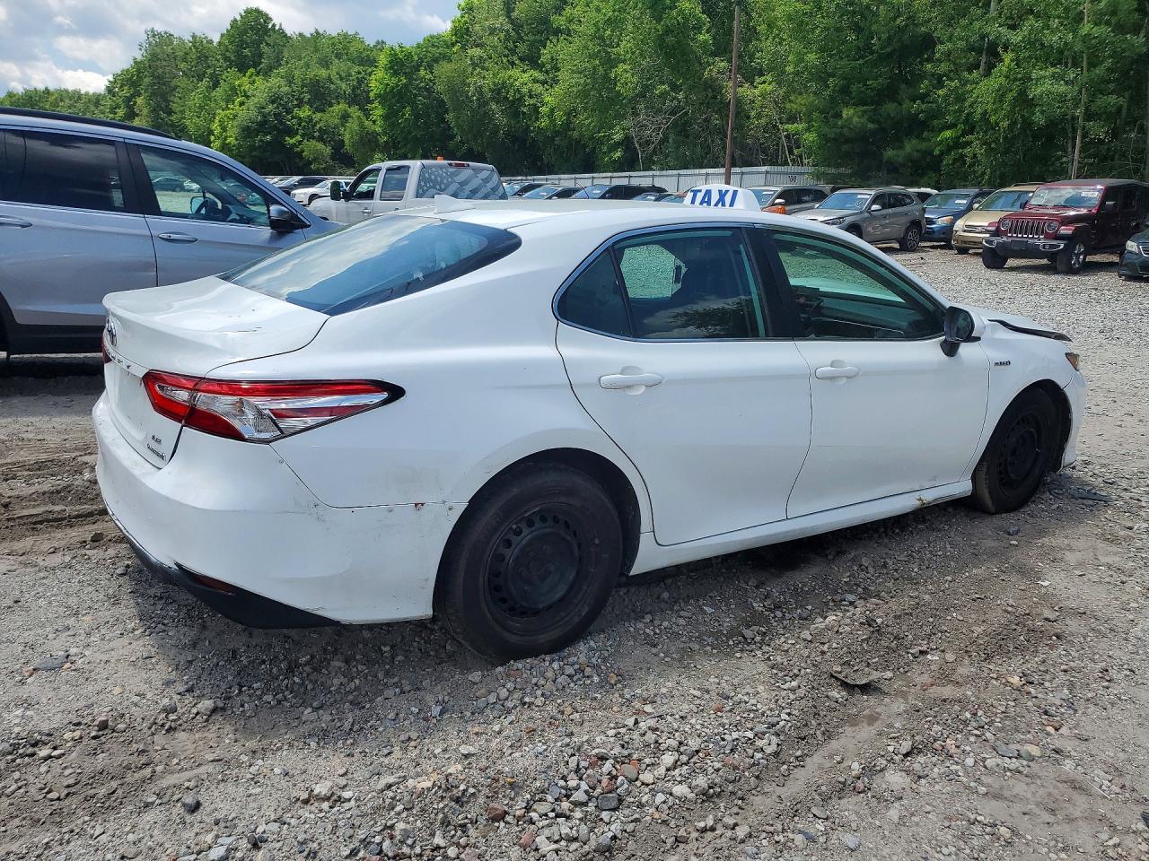2019 Toyota Camry Le - Image 3