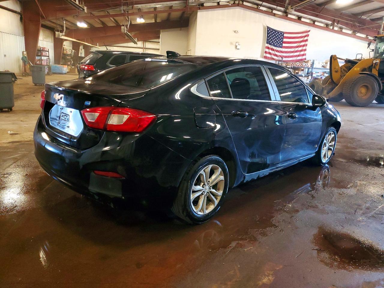 2019 Chevrolet Cruze - Image 3