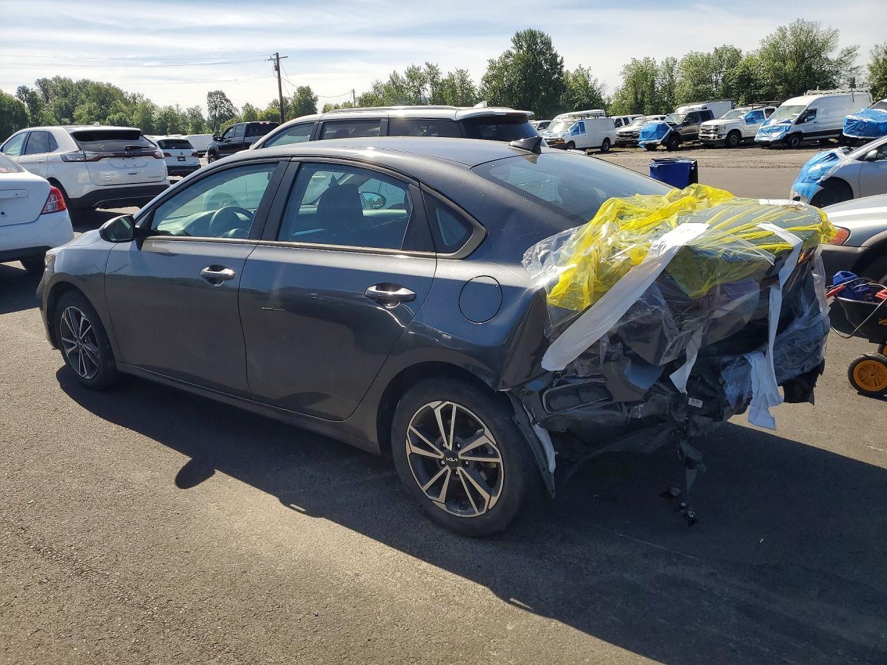 2023 Kia Forte Lxs - Image 2