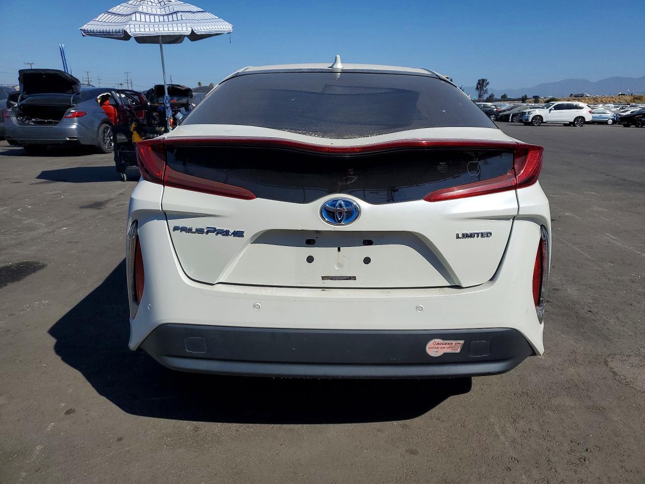 2020 Toyota Prius Prime Limited - Фото 6