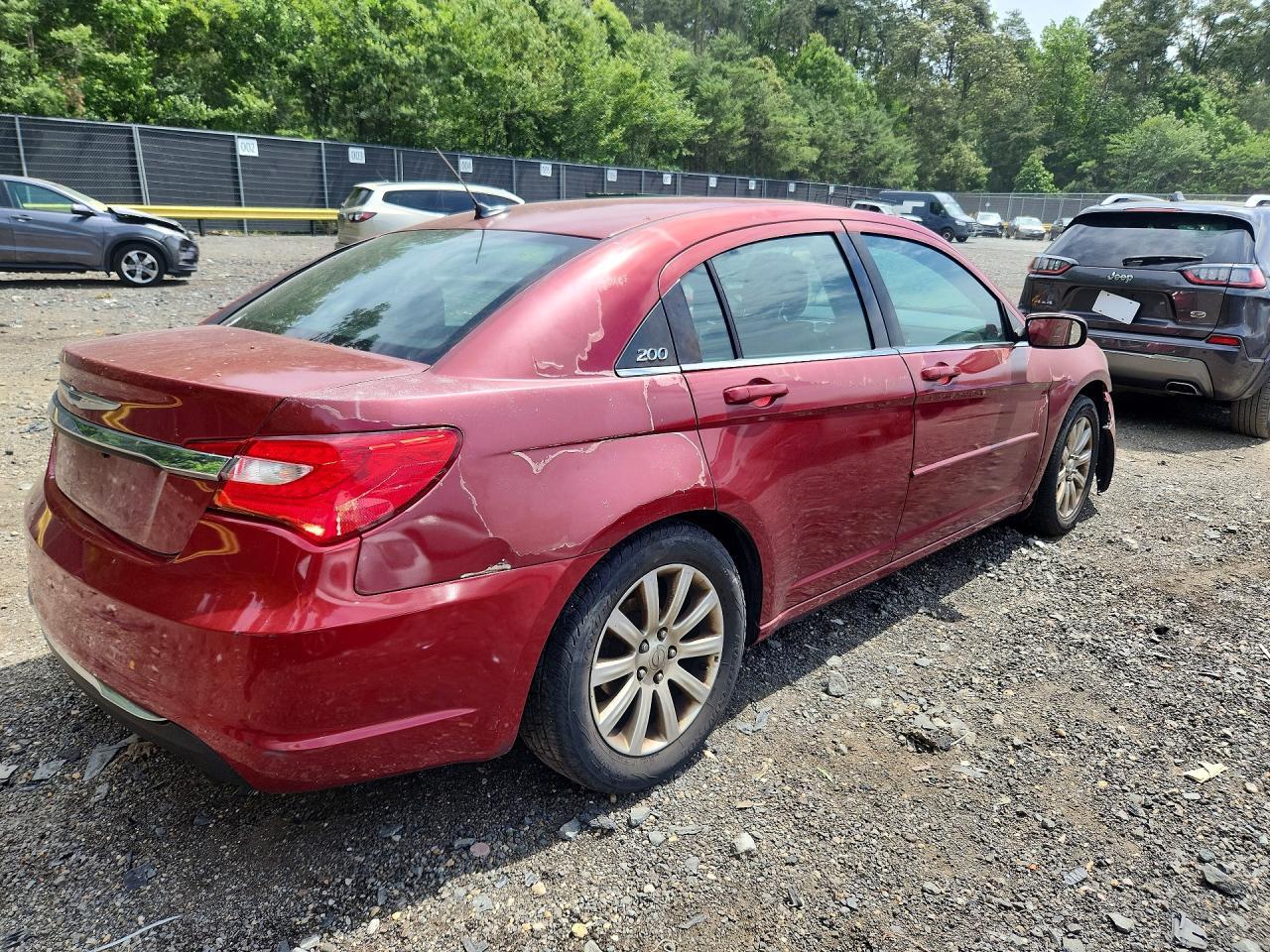 2011 Chrysler 200 Touring - Фото 3