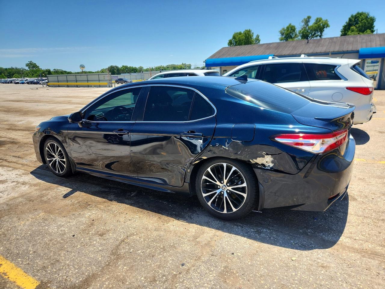 2020 Toyota Camry Se - Image 2