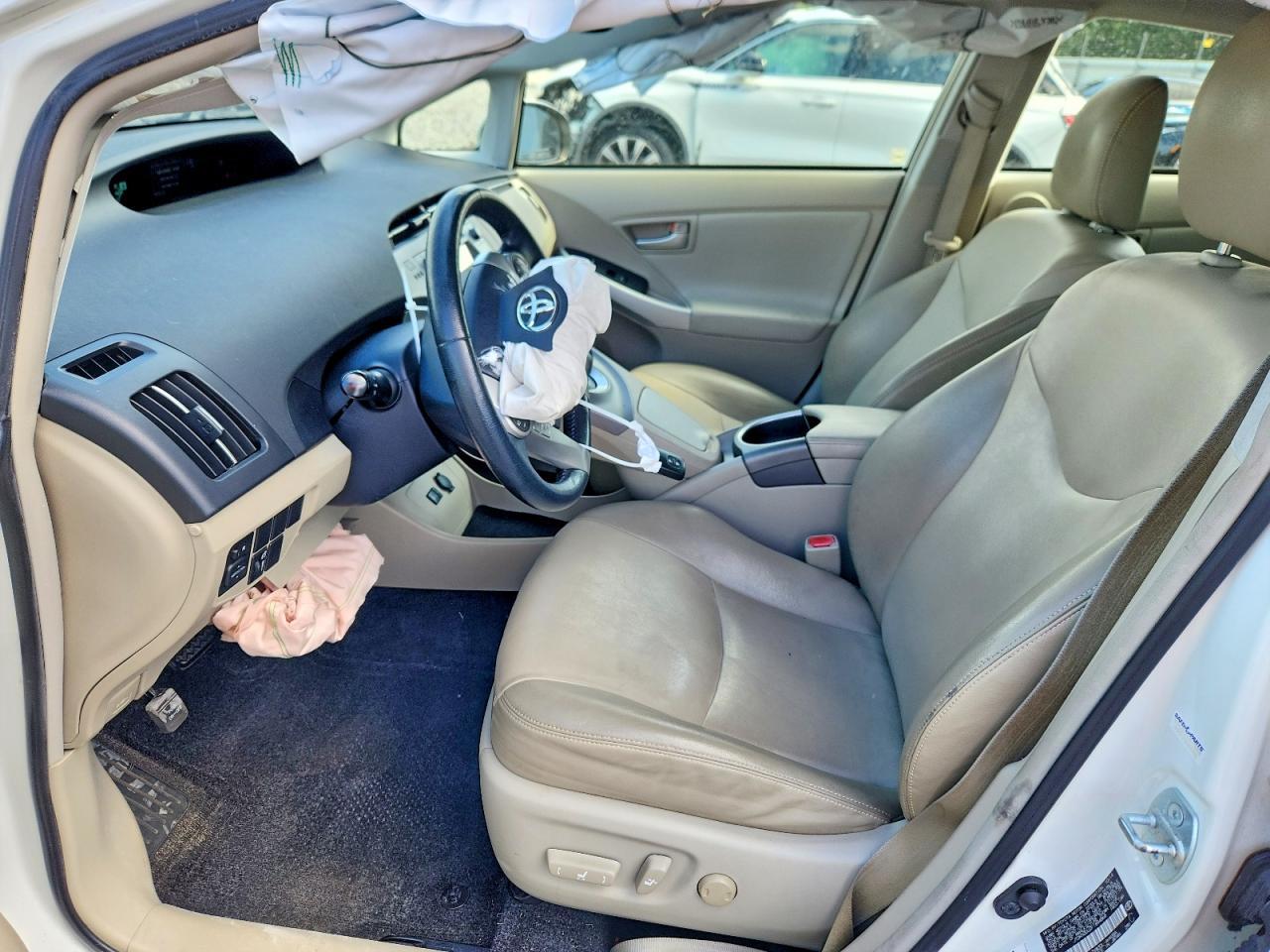 2015 Toyota Prius Four - Image 7
