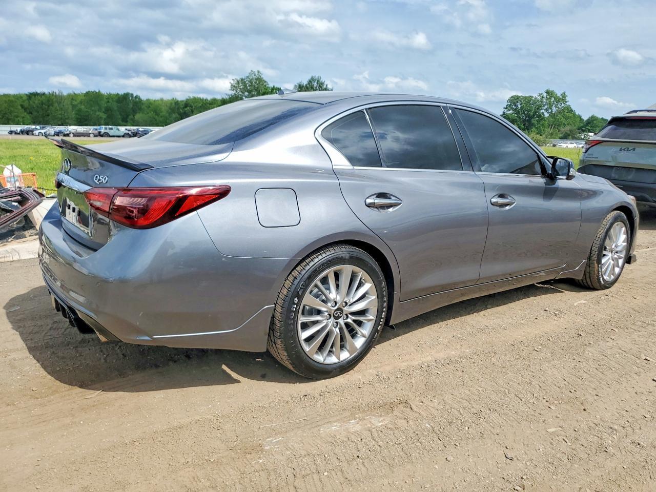 2021 Infiniti Q50 Luxe - Фото 3
